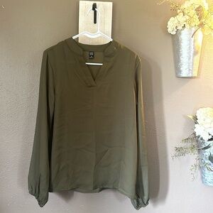 Women’s green dress shirt size medium